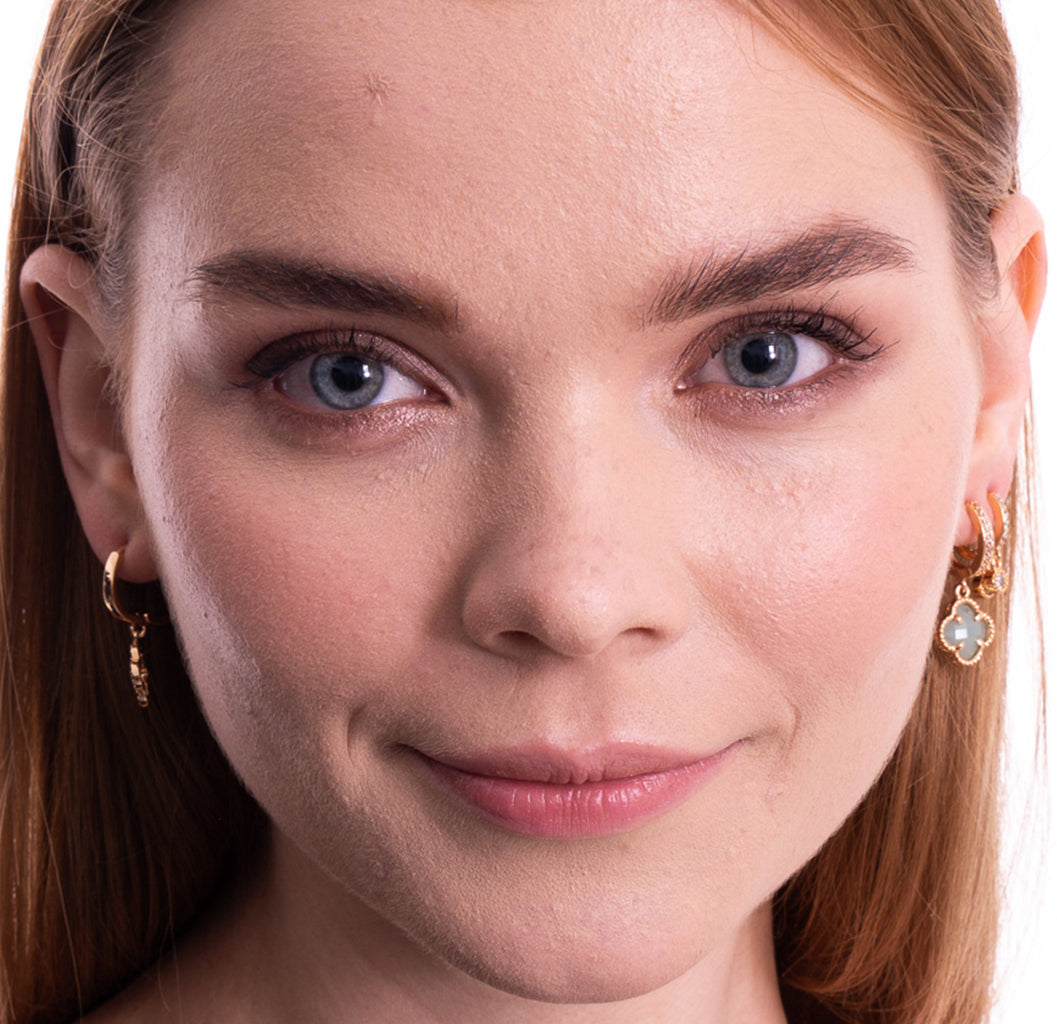 Aera Berling Jewelry - Grus Clover Hoop Earring 18K Gold Plated Model Photo Front