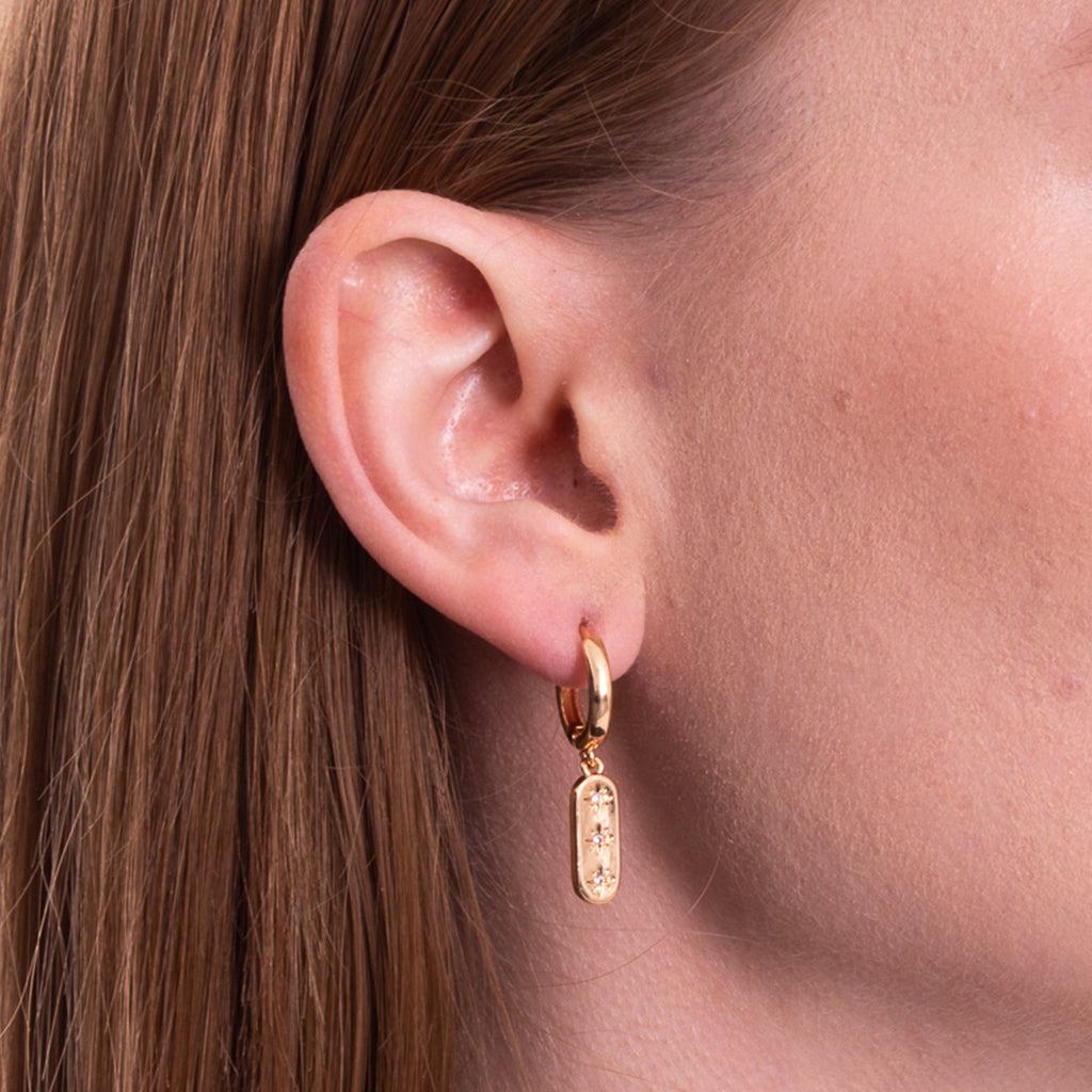 Aera Berlin Jewelry - Maia Triple Hoop Drops 18K Gold Plated Model Photo Left