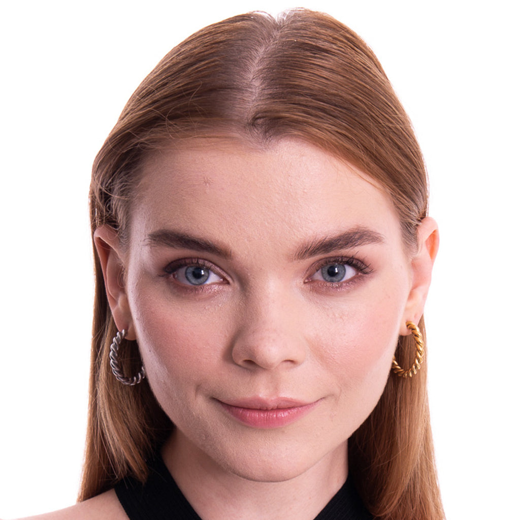 Aera Berlin Jewelry - Orbit Twist C Hoop Earring Model Photo Front