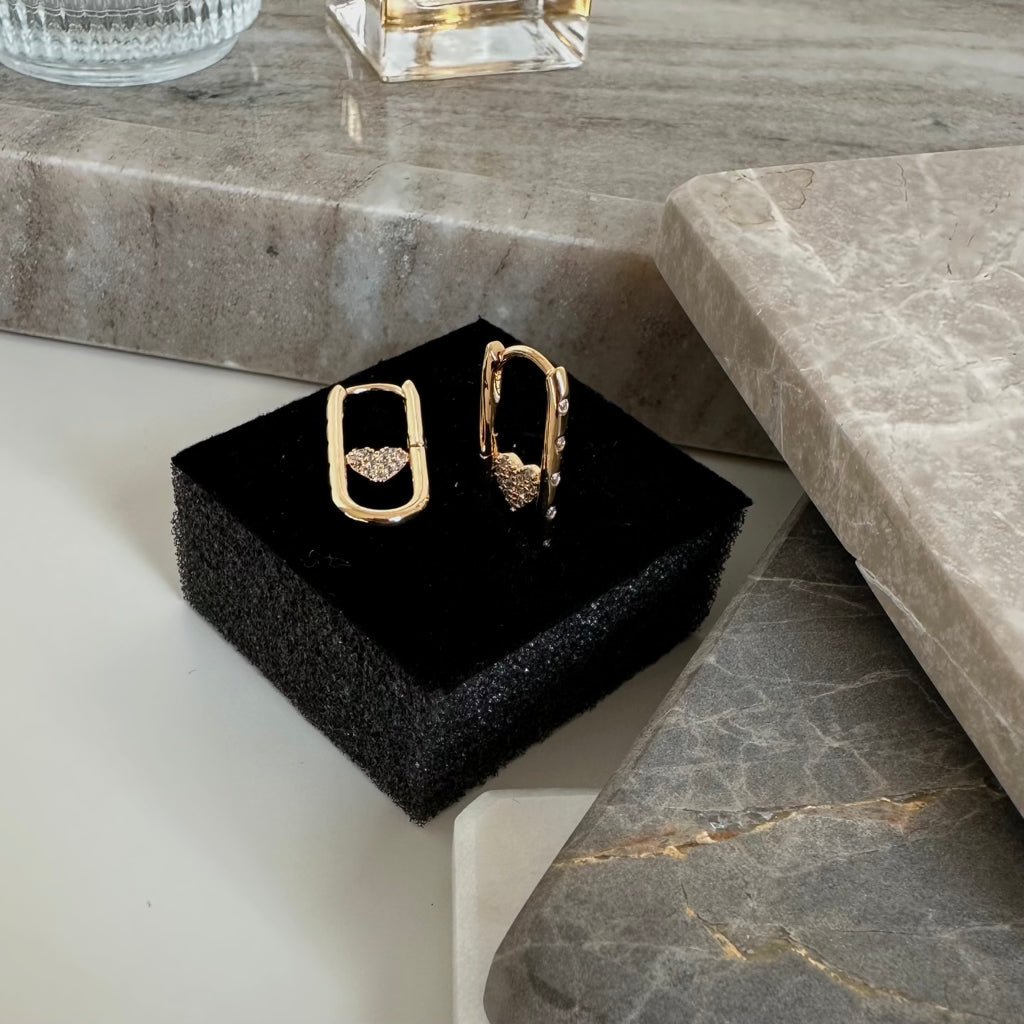 Aera Berlin Jewelry - Vesta Elips Huggie Earring 18K Gold Plated Product Home Photo