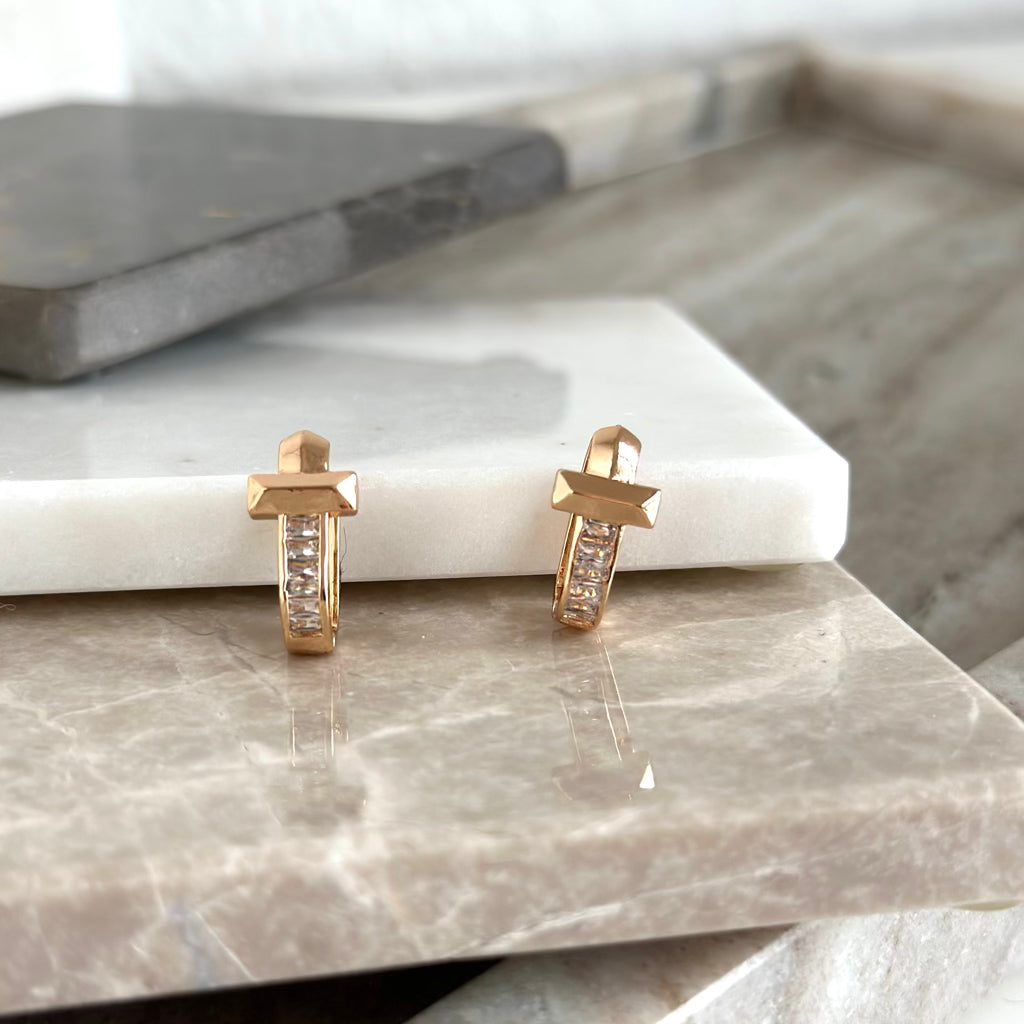 Aera Berlin Jewelry - Rigel Stony Huggie Earring 18K Gold Plated Product Home Photo