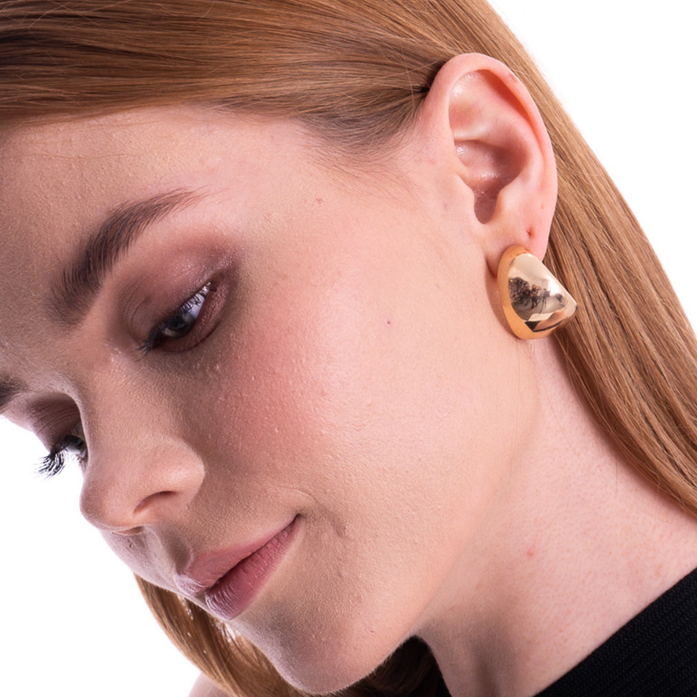 Aera Berlin Jewelry - Crux Overthick Huggie Hoops 18K Gold Plated Model Photo Right