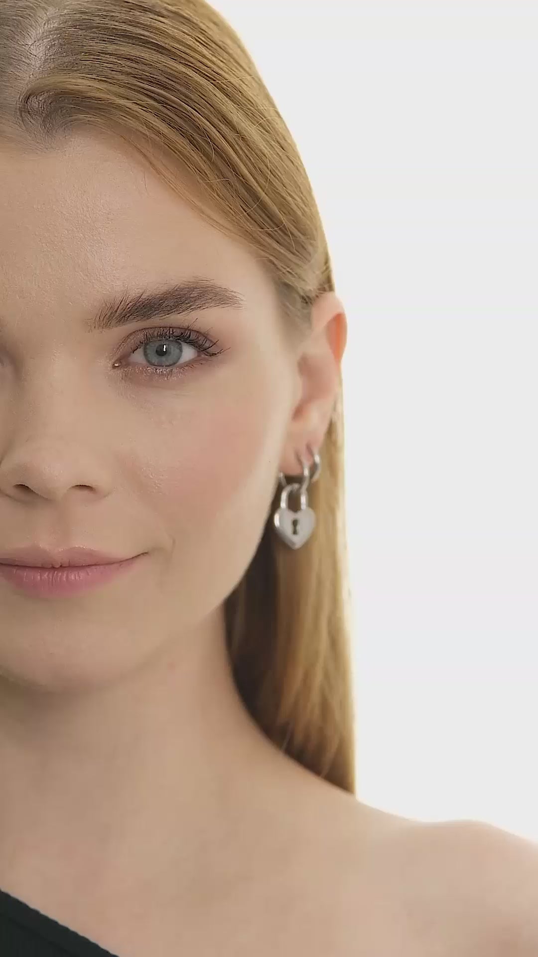 Aera Berlin Jewelry - Heart Lock Huggie Drop Earring Model Video