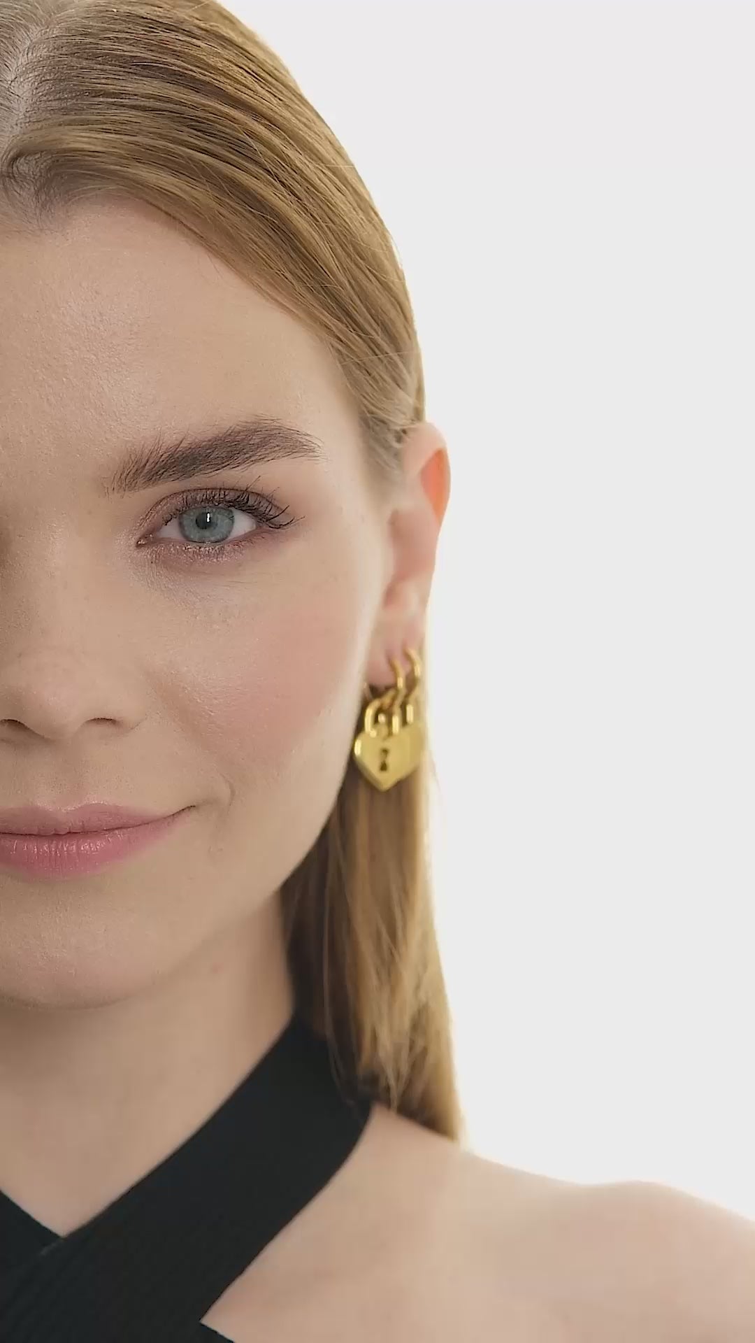 Aera Berlin Jewelry - Heart Lock Huggie Drop Earring Model Video