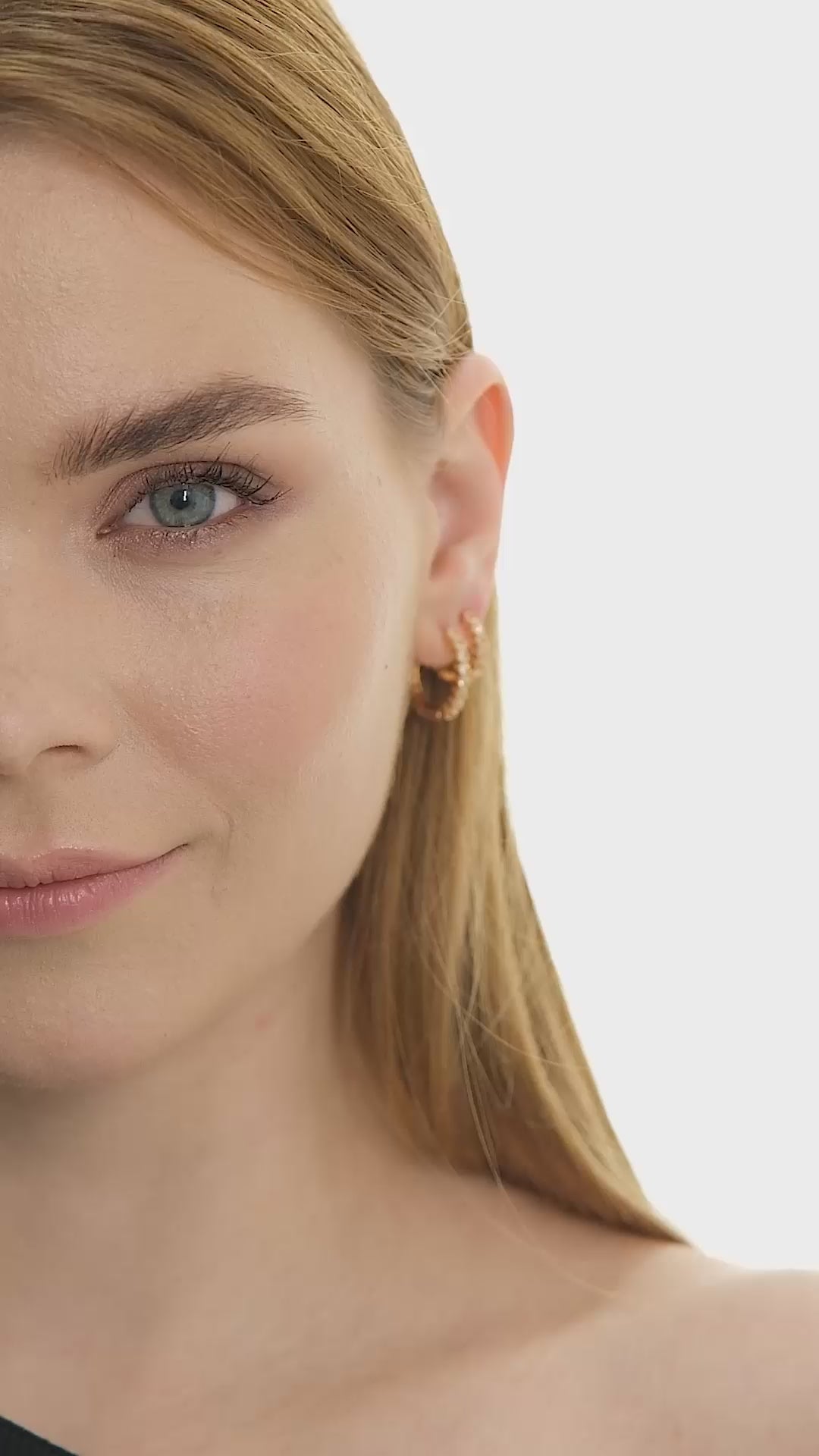 Aera Berlin Jewelry - Cone Triple Hoops Model Video