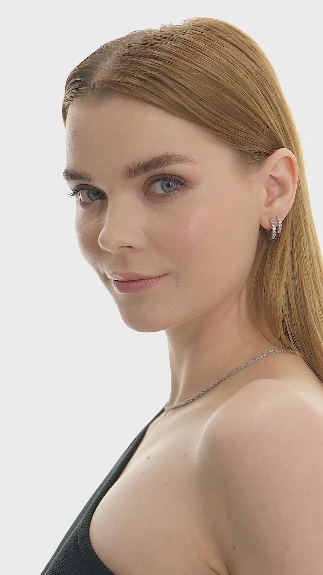 Aera Berlin Jewelry - Cone Triple Hoops Model Video