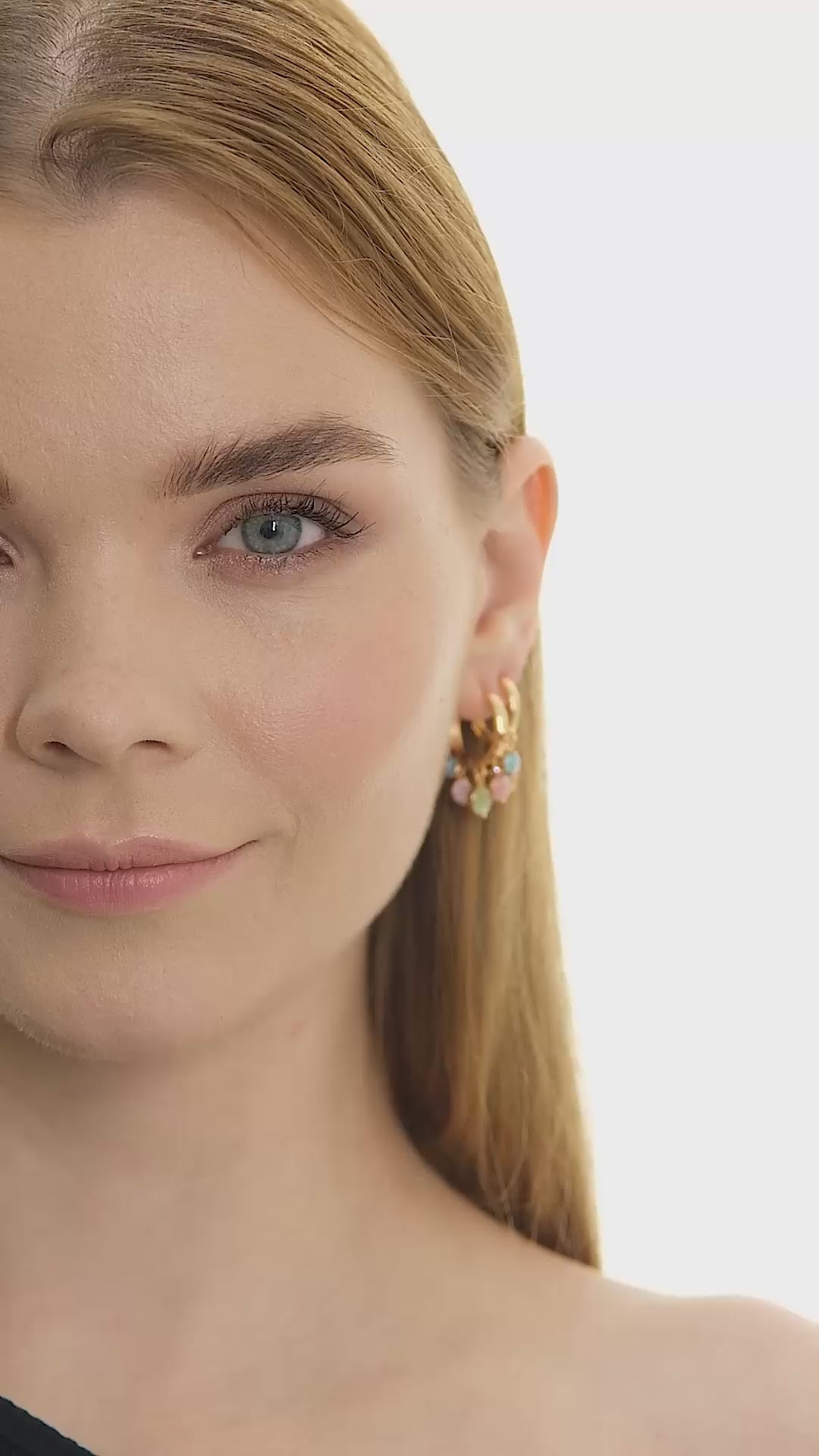 Aera Berlin Jewelry - Maia Triple Hoop Drops Model Video
