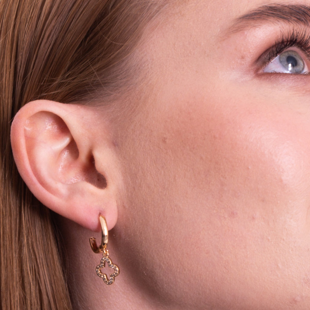 Aera Berling Jewelry - Grus Clover Hoop Earring 18K Gold Plated Model Photo Left