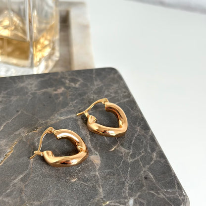 Aera Berlin Jewelry - Rhea Irregular Huggie Earring 18K Gold Plated Product Home Photo