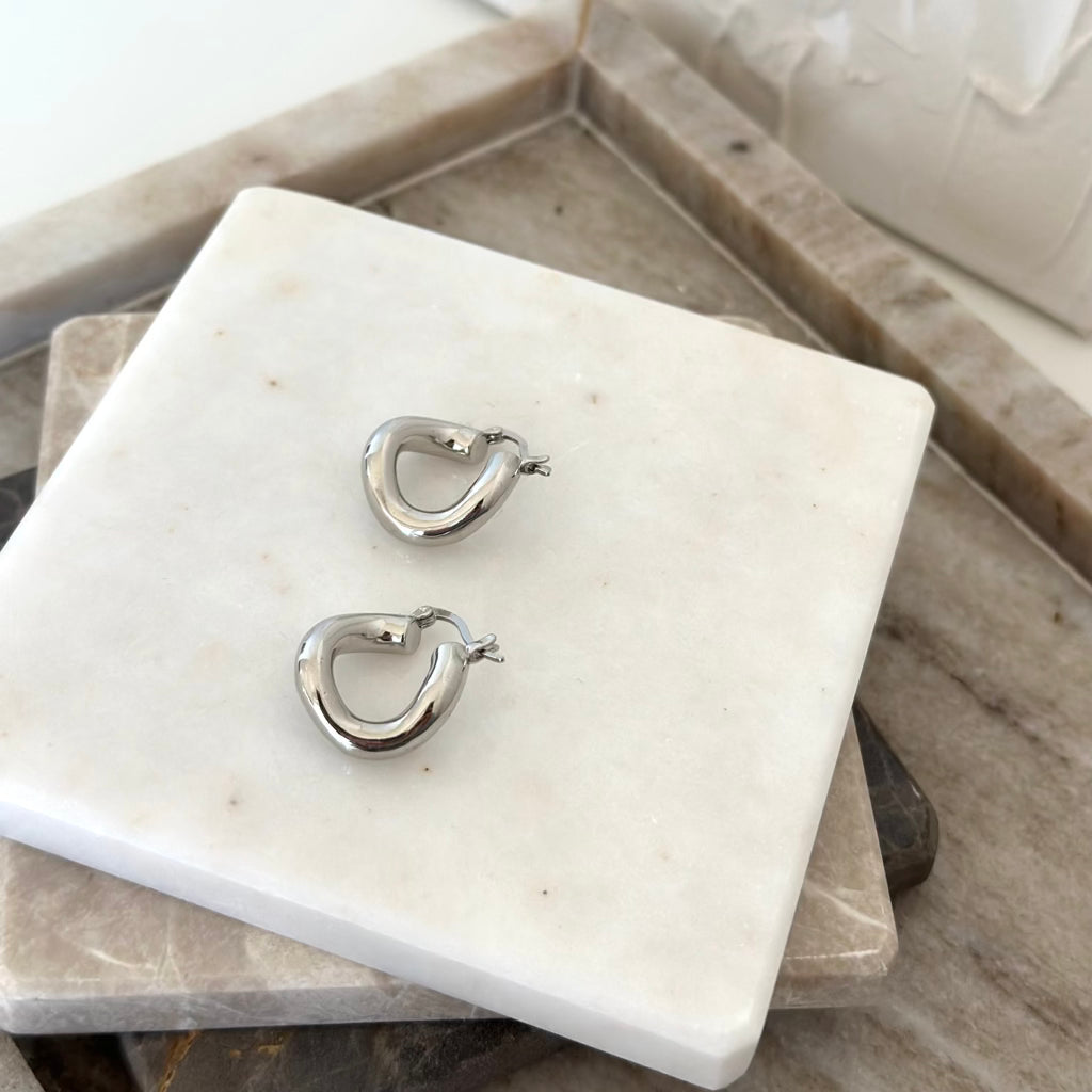 Aera Berlin Jewelry - Rhea Irregular Huggie Earring Sterling Silver Product Home Photo