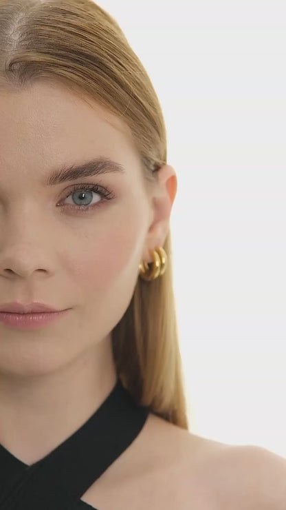 Aera Berlin Jewelry - Nova Huggie Earring Model Video