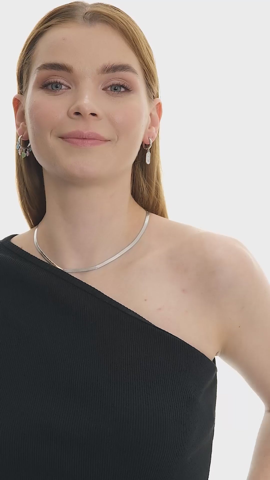 Aera Berlin Jewelry - Titan Snake Necklace Model Video