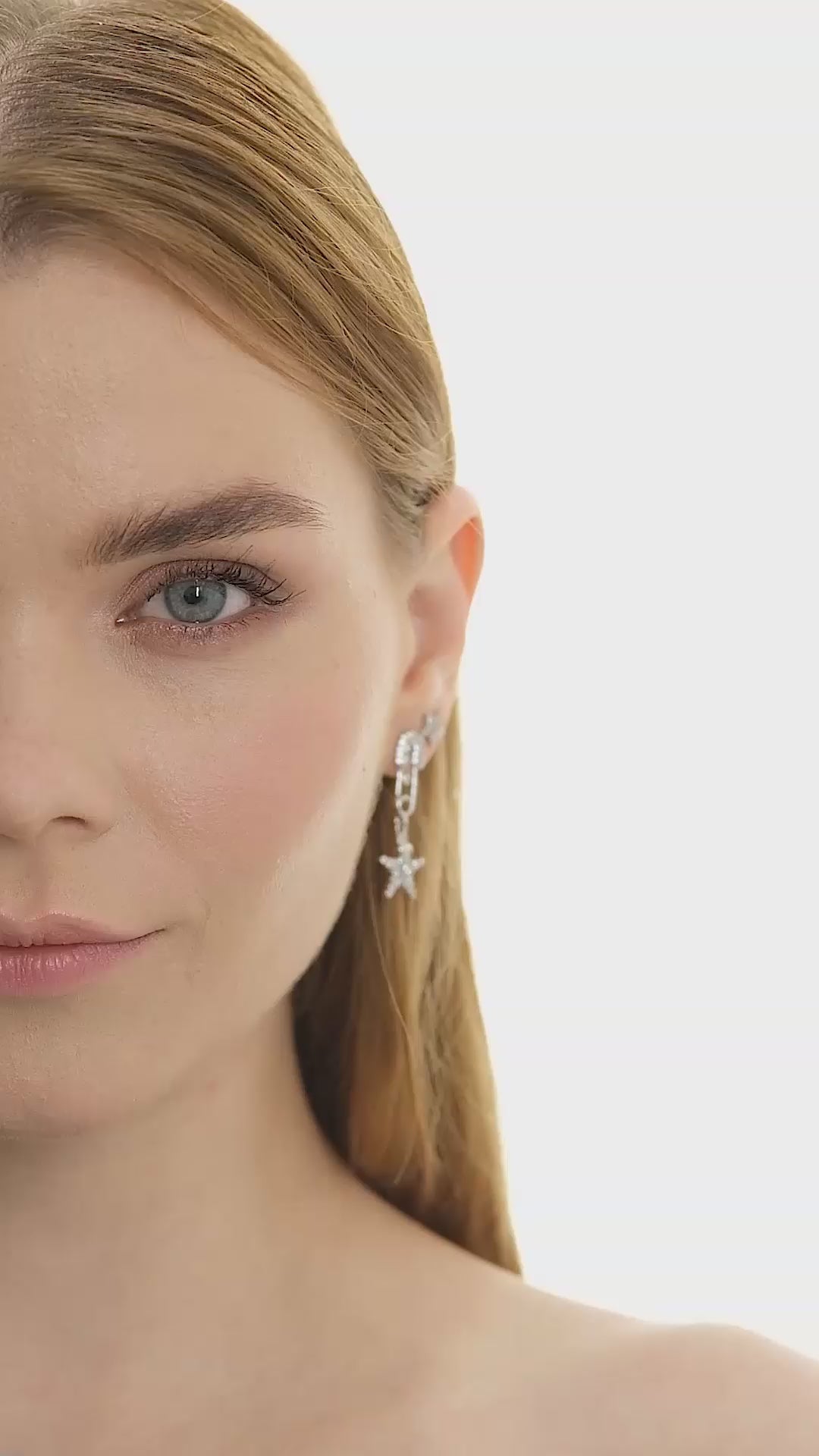 Aera Berlin Jewelry - Lynx Triple Star Earring Model Video